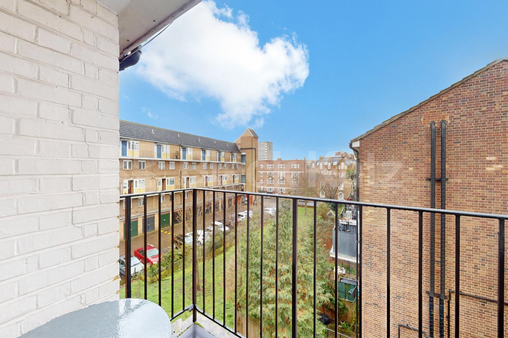 Top floor double studio with south facing balcony Tisdall House Barlow Street , Elephant and Castle